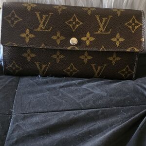 Authentic Louis Vuitton Monogram Sarah Wallet - Brown With Chain